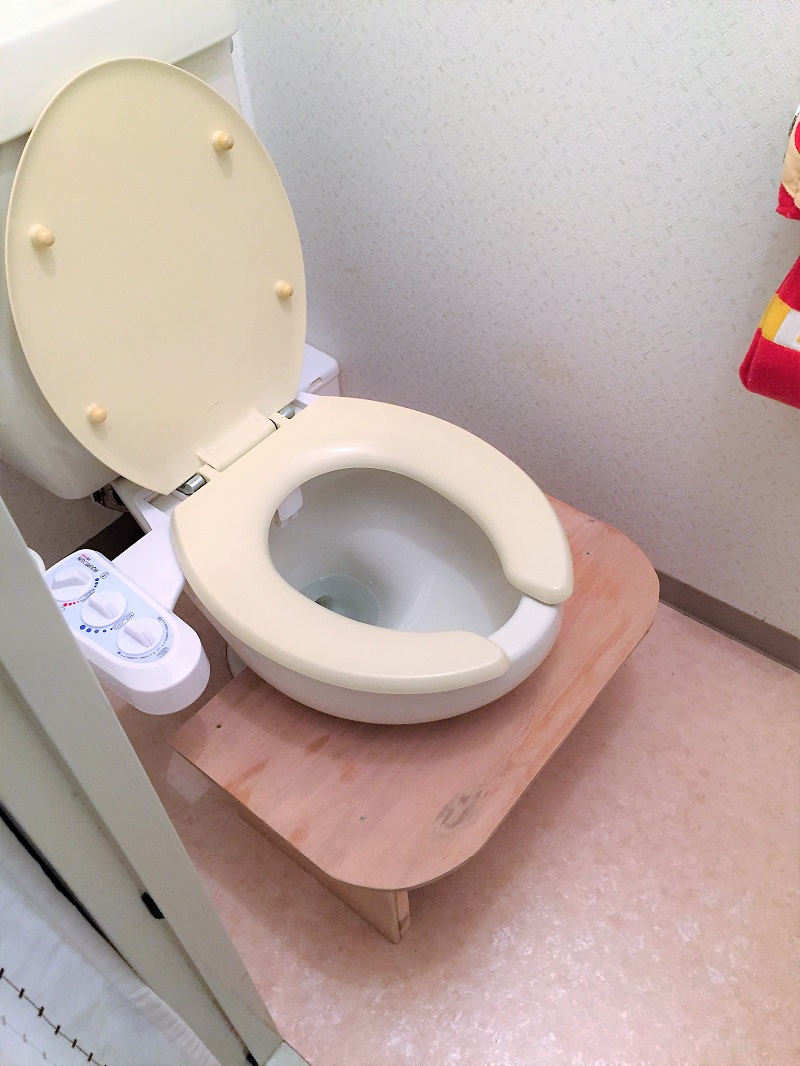 Diy 大人も邪魔にならないトイレの踏み台 まち子の暮らし日記 47 に5人で住んでます