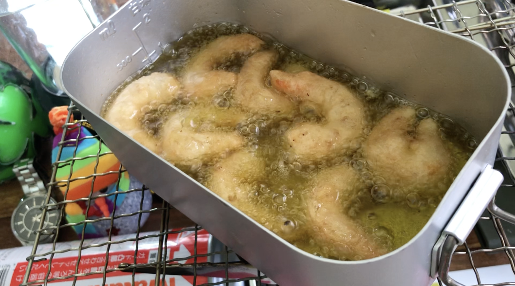 ソロキャンプはメスティン料理がおすすめ 簡単パン作り 焼く 炊く 蒸す 揚げるが可能な万能飯盒 マクロ美アンsachi ソロキャンプはメスティン料理がおすすめ 簡単パン作り 焼く 炊く 蒸す 揚げるが可能な万能飯盒 マクロ美アンsachi
