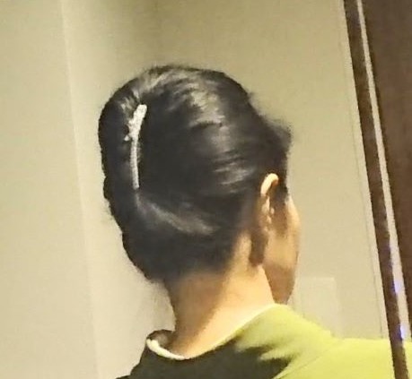 完成した夜会巻きの右側