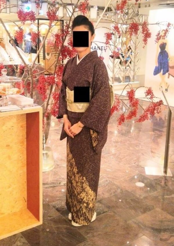 夜会巻きをした着物姿