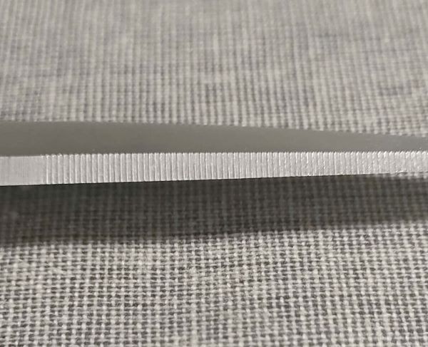 貝印関孫六のキッチンバサミのセレーション刃のアップ