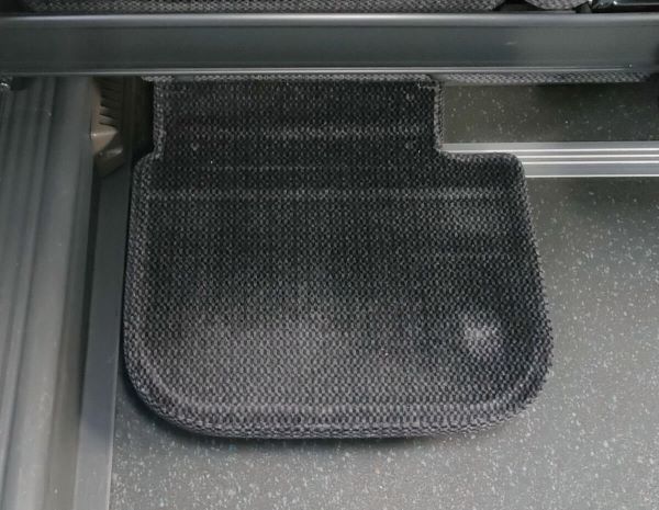 新東名Sライナー新宿4号の座席のフットレスト