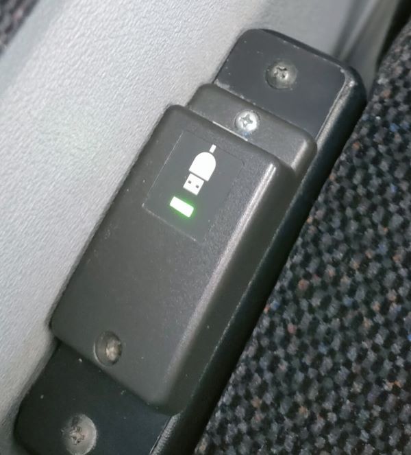 新東名Sライナー新宿4号の電源部分アップ