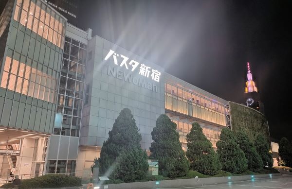 バスタ新宿建物外観