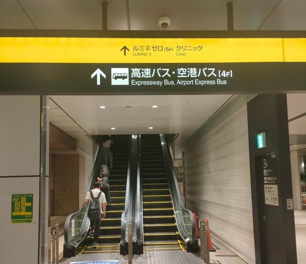 バスタ新宿の3階エレベーター