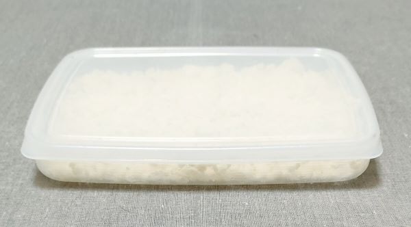 冷凍カリフラワーライスを入れた保存容器のしっかりパック