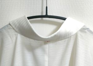 紙人形仕立て 爽竹 絽長襦袢の衿を抜いて後から見た状態