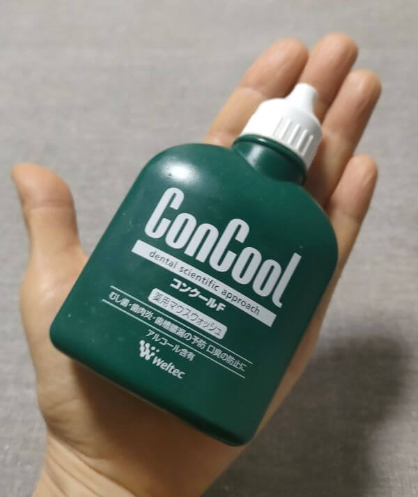ConCool コンクールFを手のひらに載せた状態