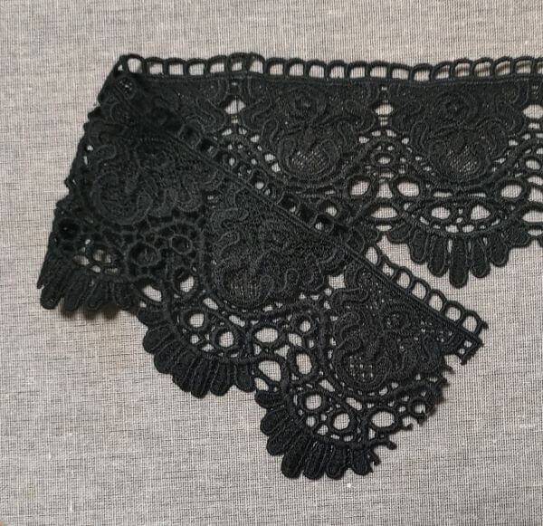Little lane laceのブラックのレースの表と裏