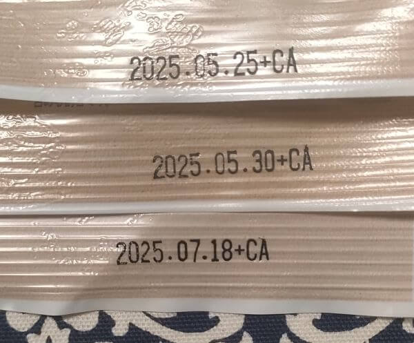 ココモグ3種類のパッケージ裏の賞味期限の印字