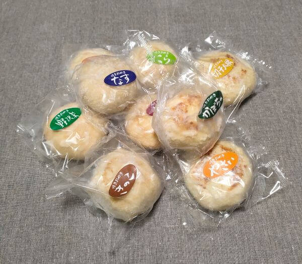 信寿食おやき9種類を積み上げた状態