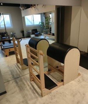 ピラティススタジオDEP Relively 愛知栄店のラダーバレル