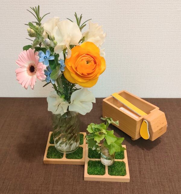 アンドプランツのお花とトスムの小物のディスプレイ