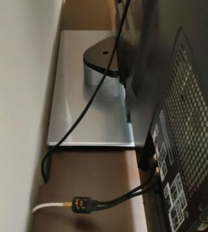 テレビ裏配線の状態