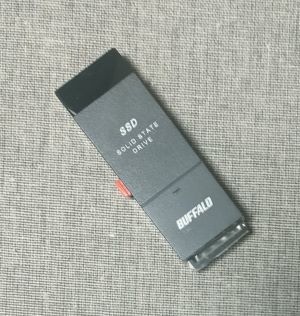 BUFFALO SSD-PUT500U3BC/Dの収納時状態