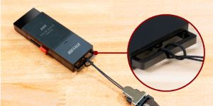 BUFFALO SSD-PUT500U3BC/Dの特徴：ストラップホール付き