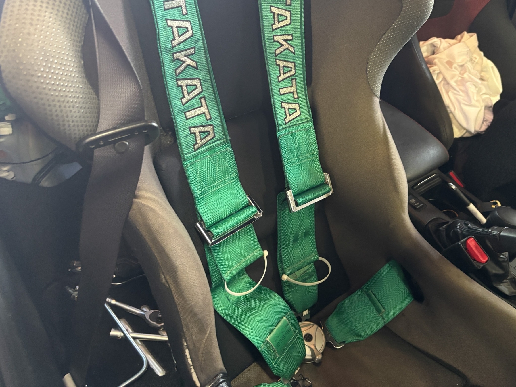 TAKATA】4点式ハーネス取り付け - 後方視界良好☆