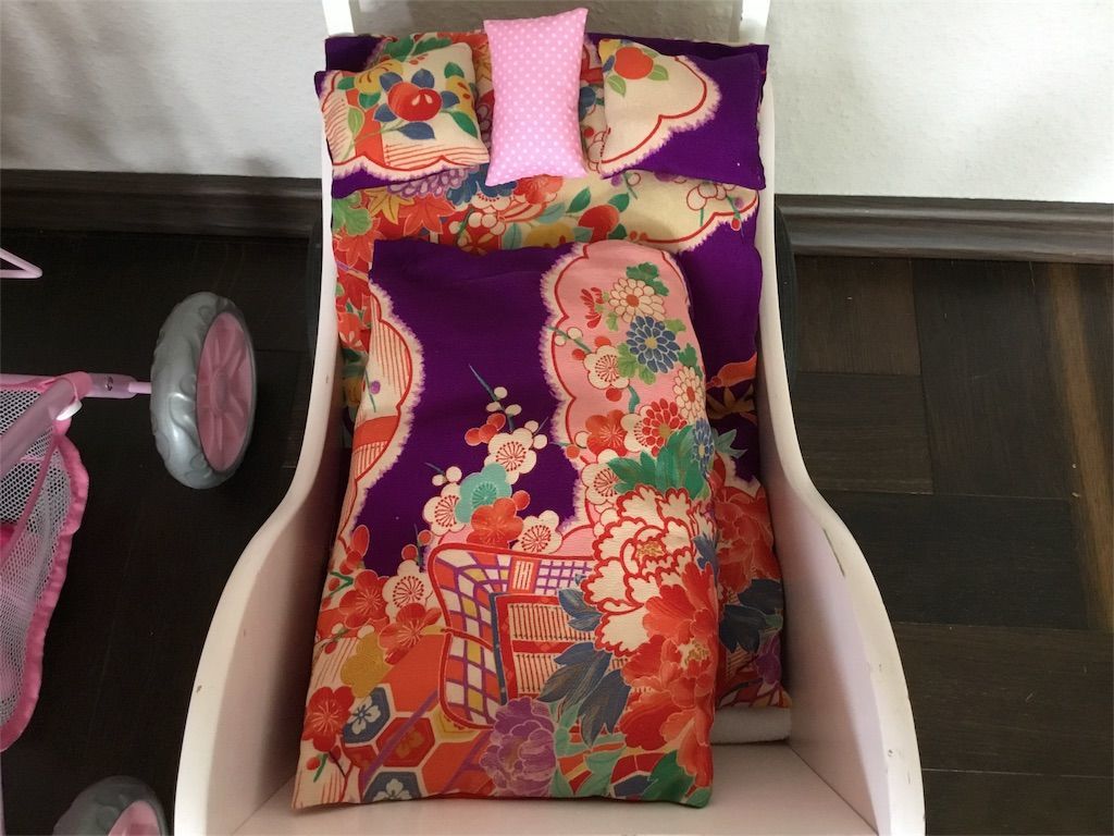 お世話人形のお布団セット。着物リメイクで簡単手作り