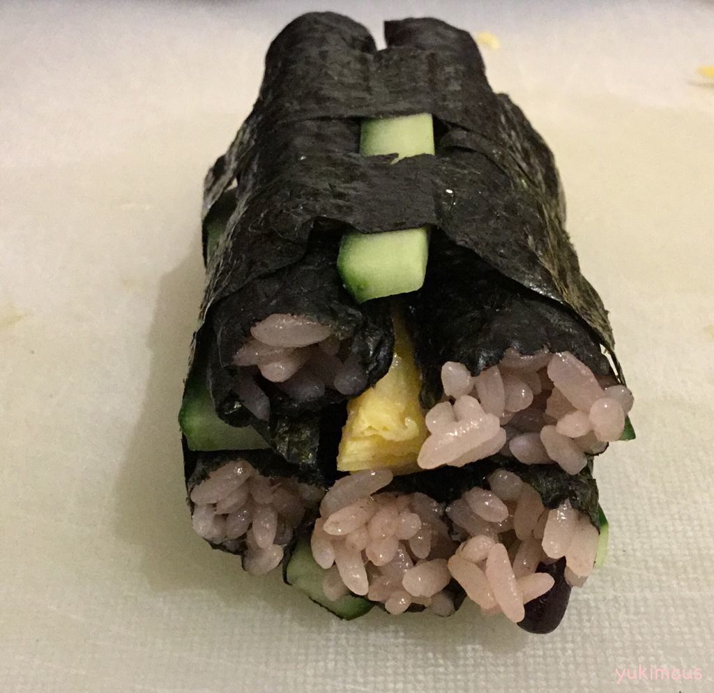 お赤飯を使った飾り巻き寿司
