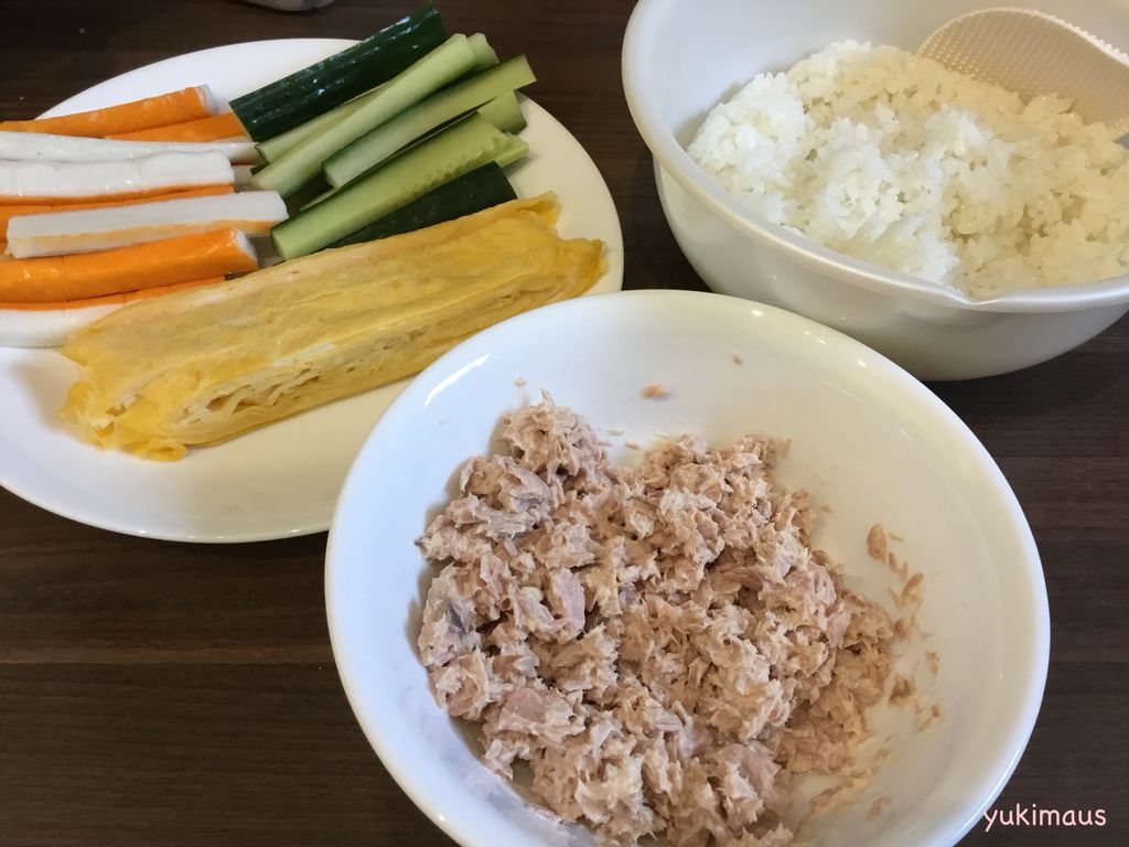 お赤飯を使った飾り巻き寿司
