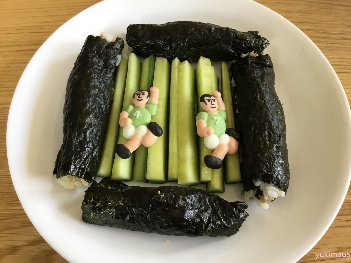 巻き寿司でこいのぼり