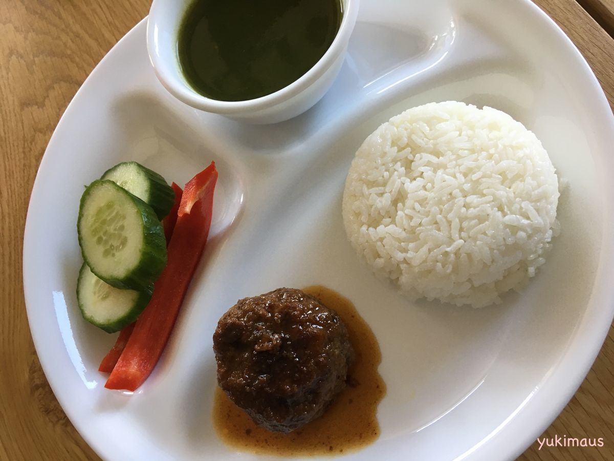 ドイツと日本家族のランチメニュー ふわふわハンバーグ