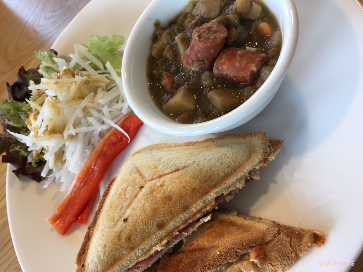 ドイツと日本家族のランチ ホットサンドとレンズ豆スープ