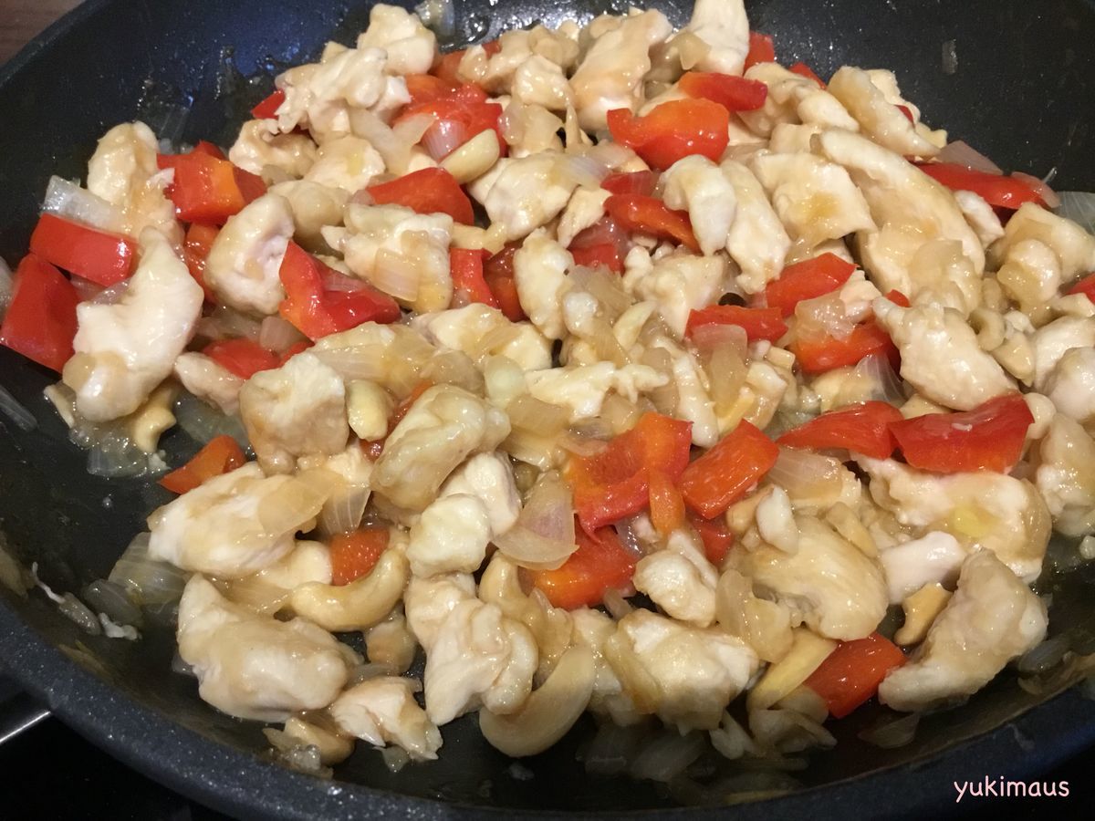 ドイツで中華料理。鶏肉のカシューナッツ炒め
