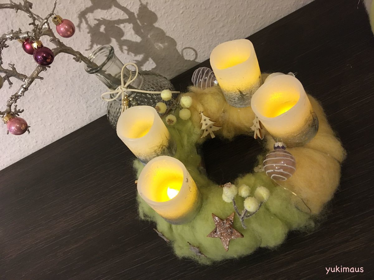 羊毛を使った手作りアドベントクランツ