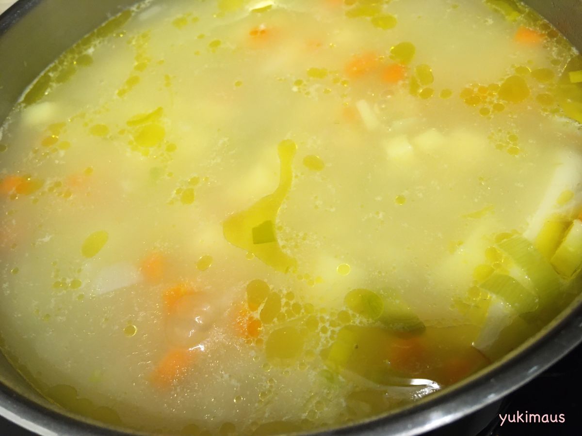 ドイツ料理。じゃがいもスープ