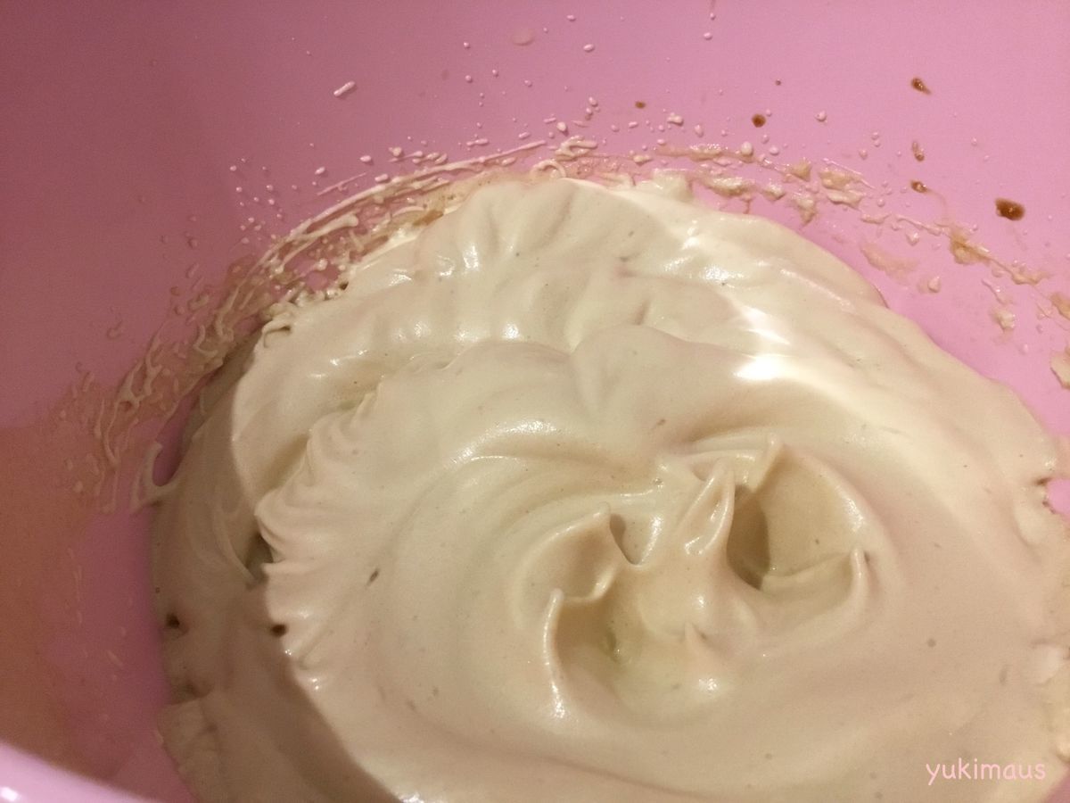 白砂糖不使用、オイル不使用グルテンフリーなメイプルシロップシフォンケーキ