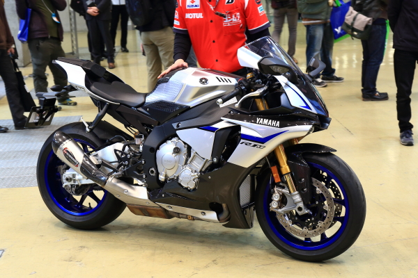 YAMAHA YZF-R1M