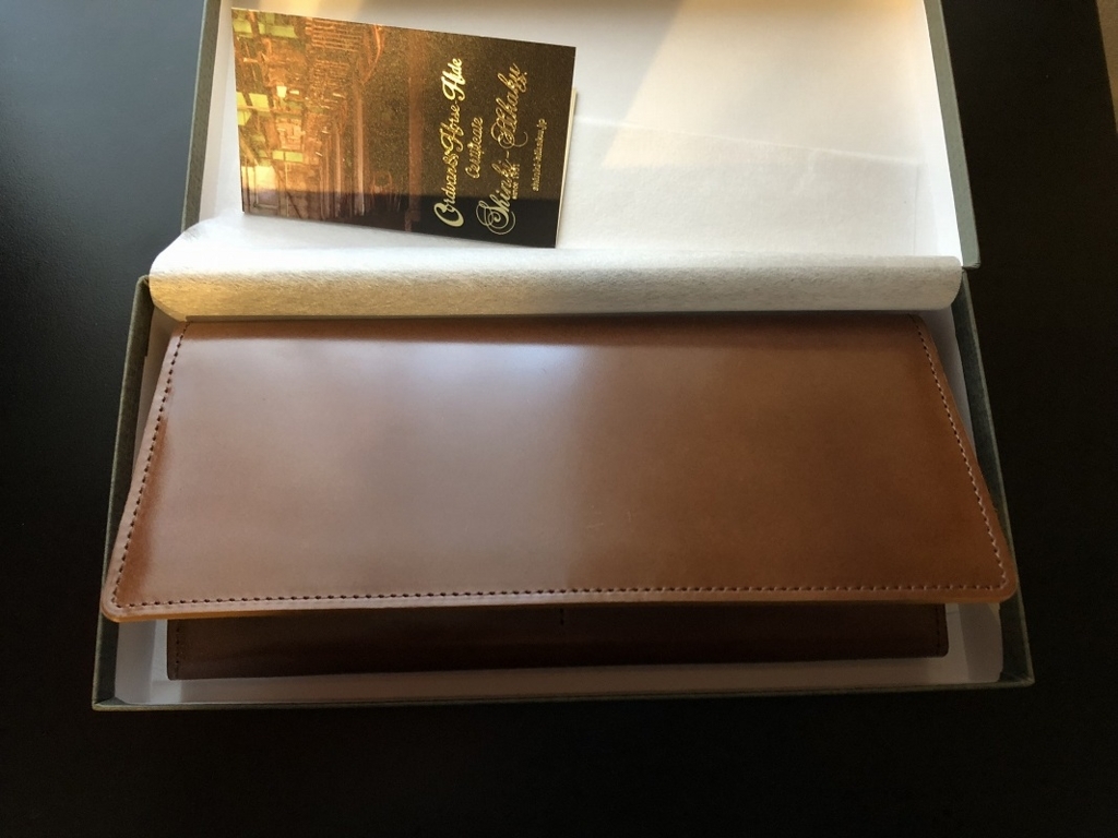 女性の手が生み出す革財布！LUEGOのコードバン長財布レビュー。 - 1978