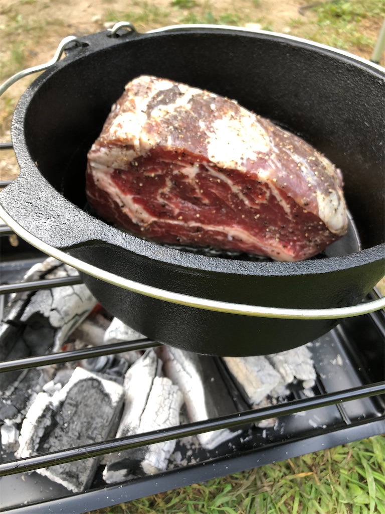 ダッチオーブンでキャンプ飯 簡単すぎて驚いたローストビーフレシピ aキャンしたっていいじゃない