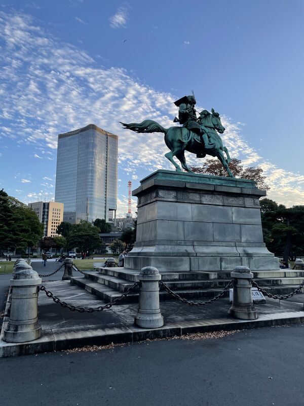 皇居外苑】とは？英語で何と？見どころも一緒に学びます