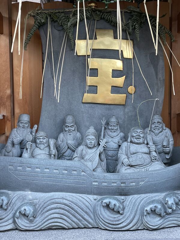 七福神】とは？出身国は？簡単な英文3文で説明すると？ - 日本を英語と