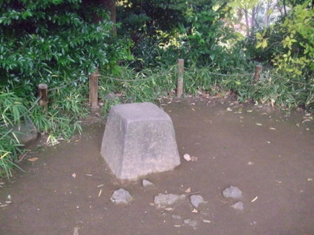 将軍の腰掛け石@六義園