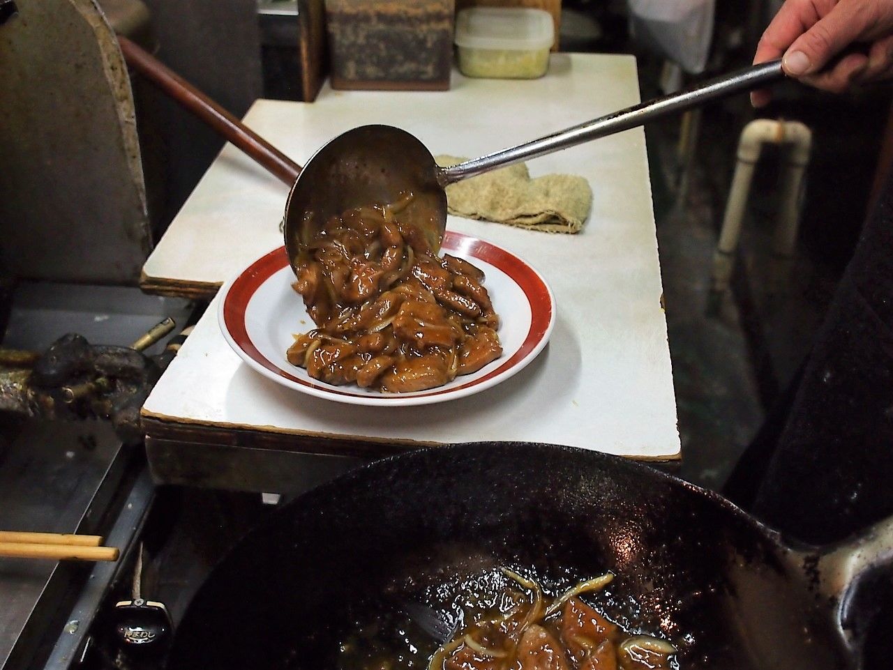 町中華ファンから絶賛される ミッキー飯店 のまかないメシ レバー丼のつくりかた メシ通 ホットペッパーグルメ 町中華ファンから絶賛される ミッキー飯店 のまかないメシ レバー丼のつくりかた メシ通 ホットペッパーグルメ