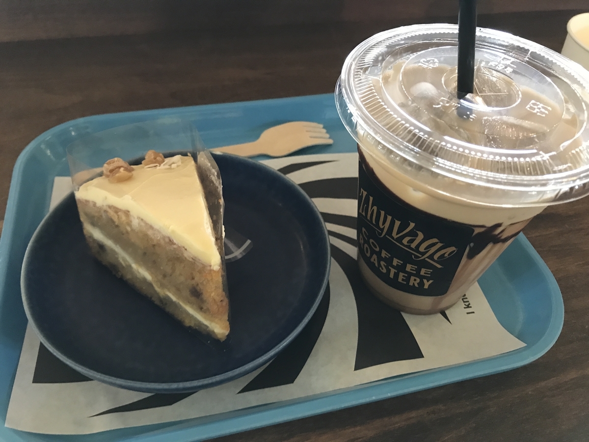 ZHYVAGO COFFEE ROASTERY （ジバゴコーヒーローステリー）キャロットケーキとアイスカフェモカ