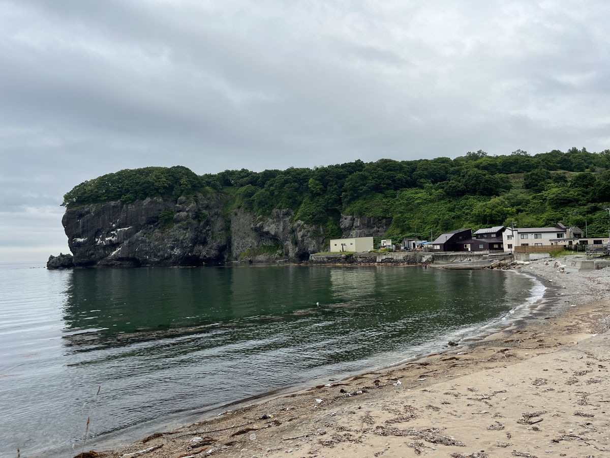 小樽 砂浜 海沿いの家