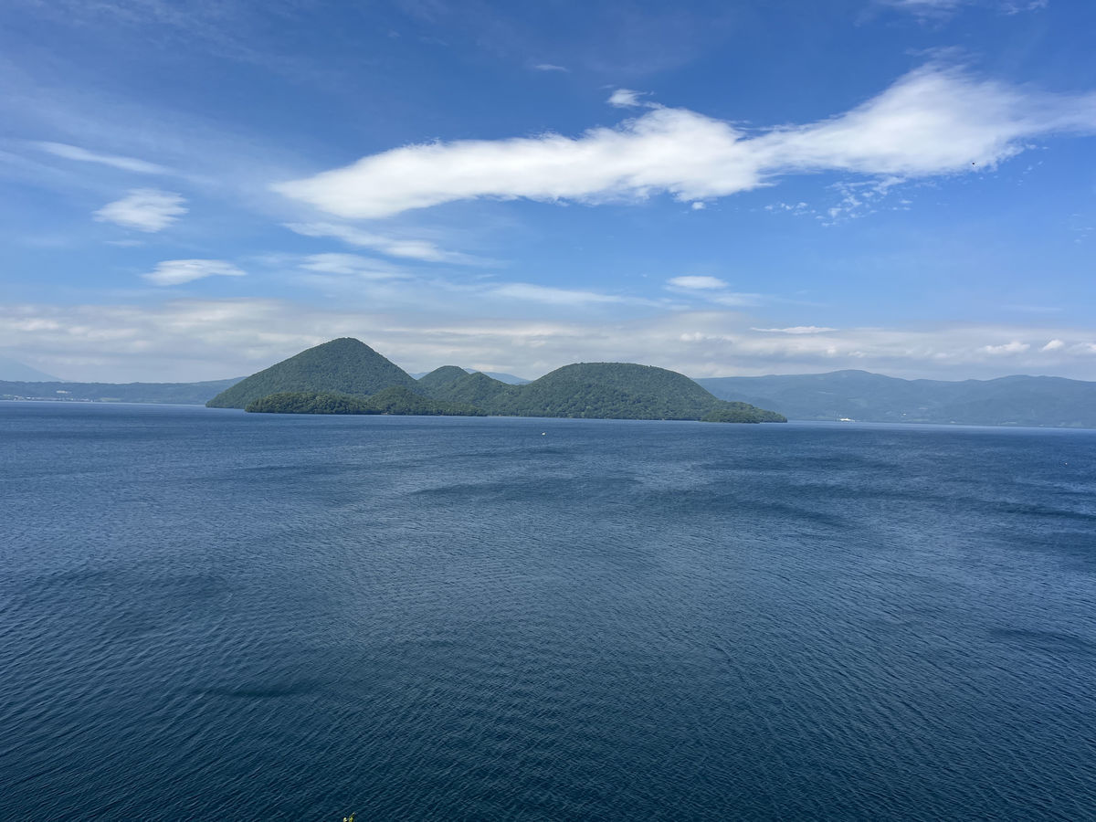 湖畔亭 7F客室から見える洞爺湖 中の島