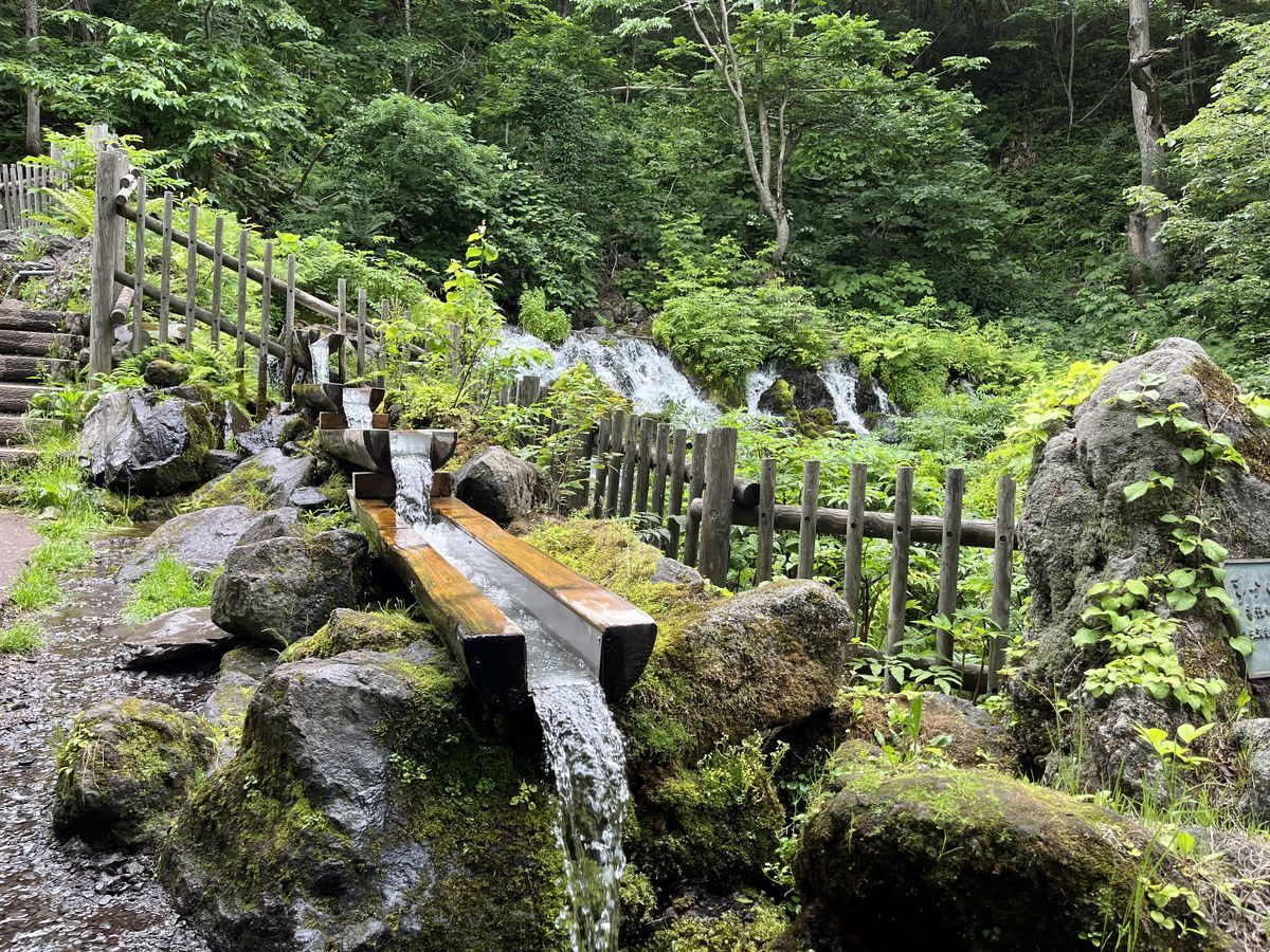 ふきだし公園 流れ出る羊蹄山からの雪解け水