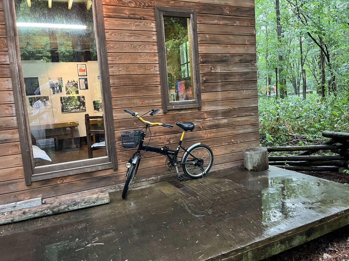 麓郷の森 事務所前 自転車.jpeg