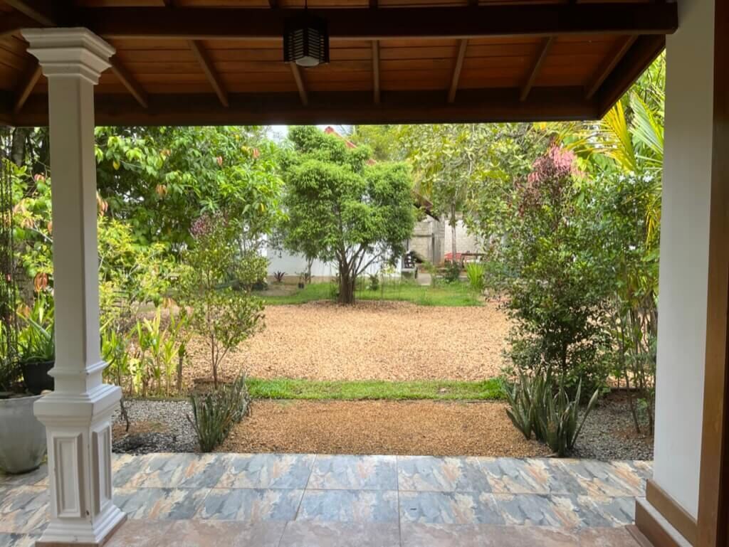 Luxury Villa with BB Free WI-FI テラス 入口側