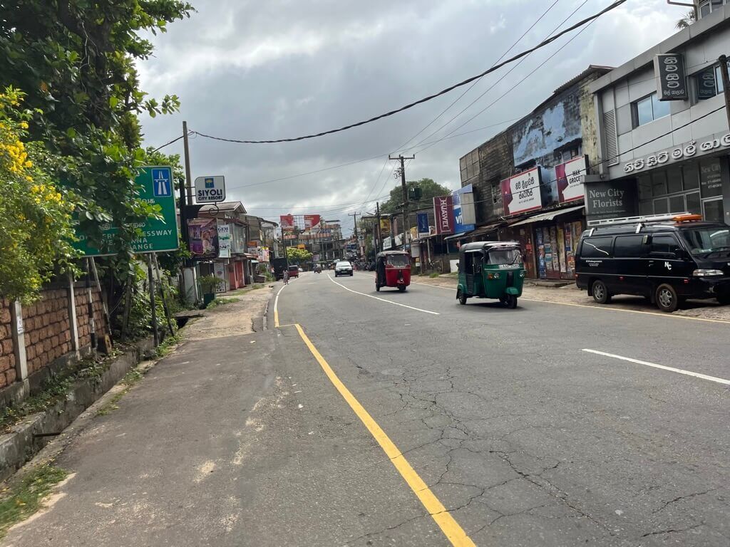 Aluthgama（アルトゥガマ）道路
