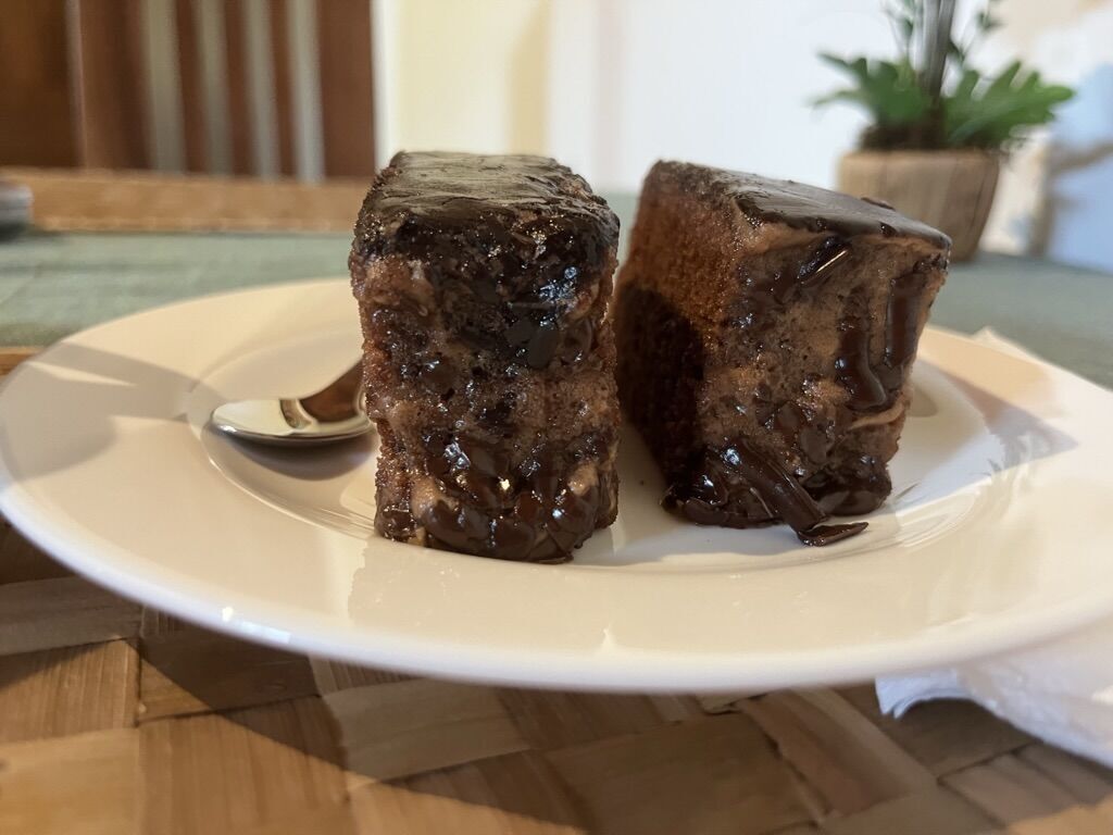 Luxury Villa With BB Free WI-FI 甘いチョコレートケーキ 温めてあって美味しさUP