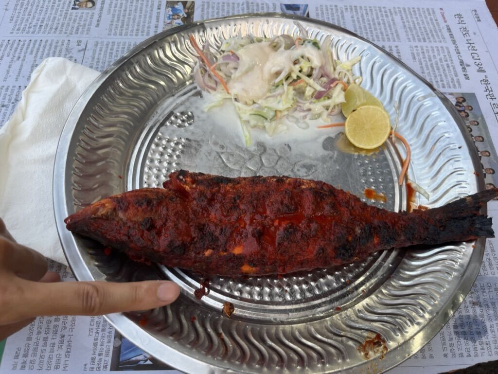 フィッシュBBQ 魚1匹丸ごと デカい MASHA ALLAH HOTEL