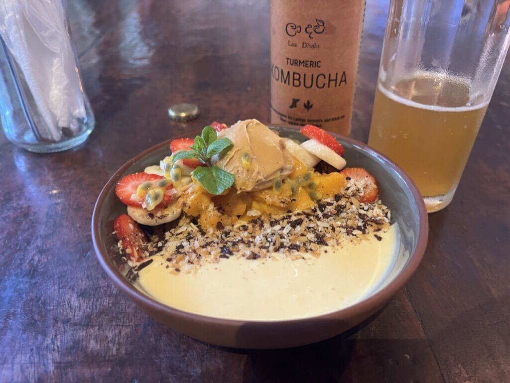 Cafe Kumbuk KUMBUK GRANOLA BOWL Small size widh KOMBUCHA