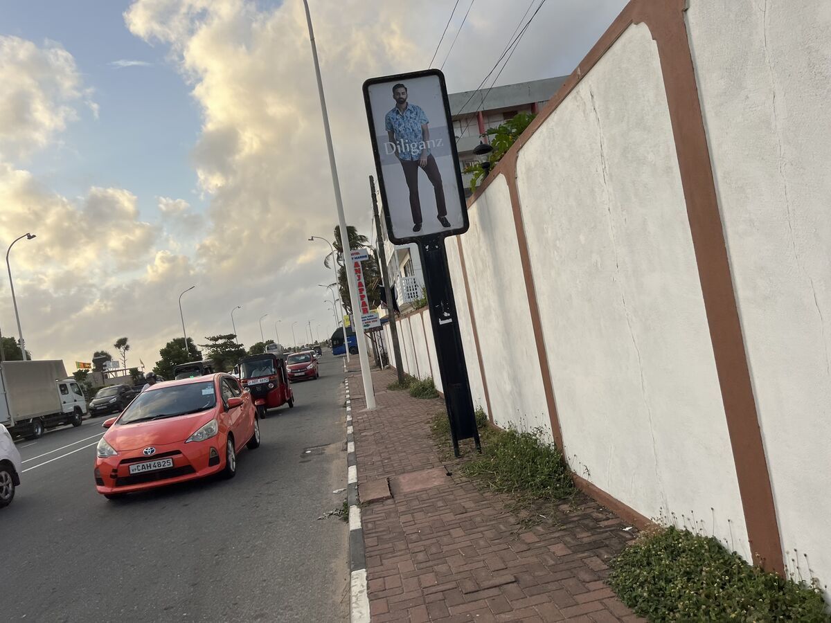 Anjappar Chettinad Authentic Indian Restaurant Dehiwala（デヒワラ） Marine Drive沿いの看板