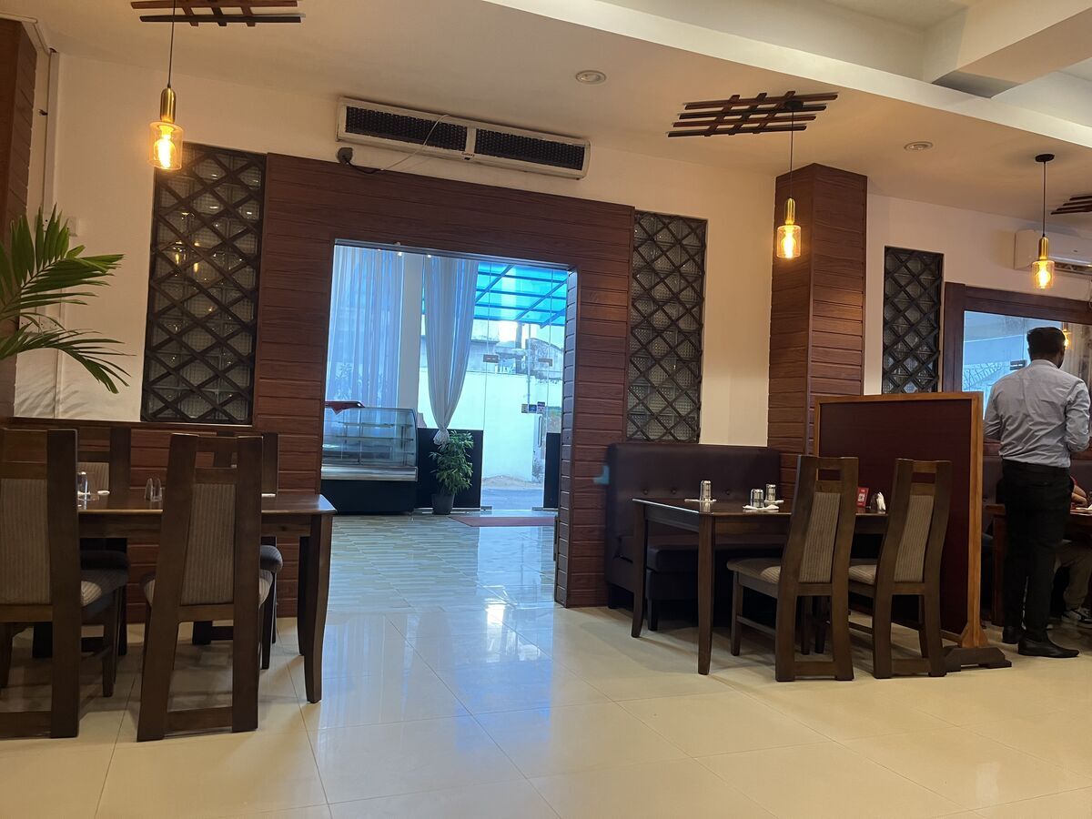 Anjappar authentic chettinad restaurant Dehiwala（デヒワラ） 店内 とても綺麗なレストラン 入口
